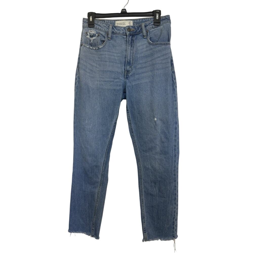 Abercrombie & Fitch Curve Love A&F Mom Jean Size 27/4 Reg Light Wash Raw Hem